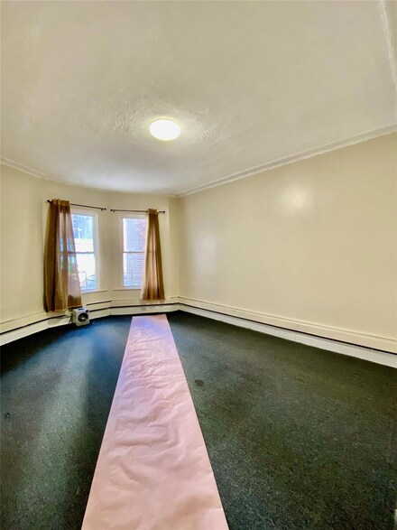542 E 182nd St, Bronx, NY 10457