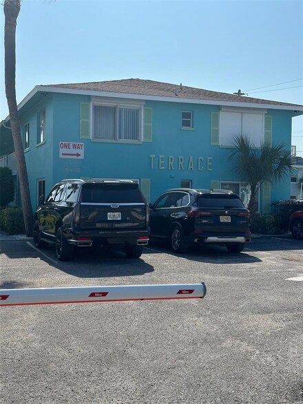 117 7th St N Unit 11, Bradenton Beach, FL 34217