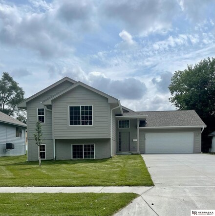 2875 Crown Point Ave, Omaha, NE 68111