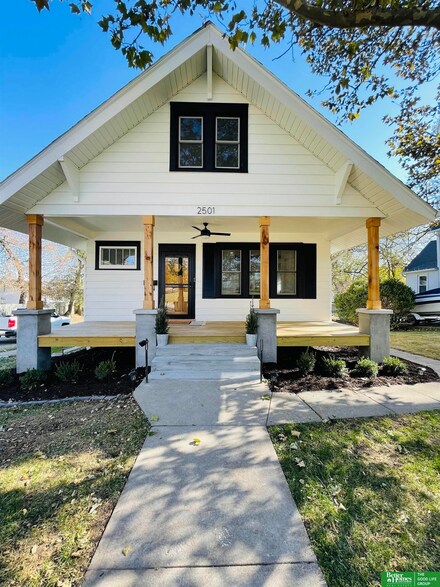 2501 Hanscom Blvd, Omaha, NE 68105