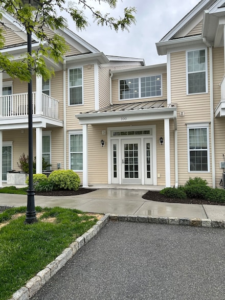 124 Center Meadow Ln Unit 124, Danbury, CT 06810