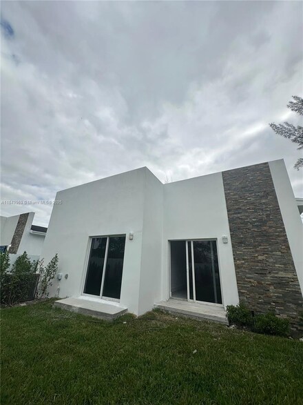 2423 NW 23rd Ln Unit 1-2, Fort Lauderdale, FL 33311