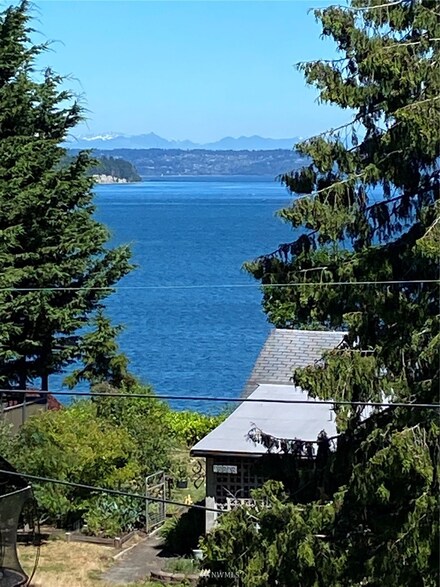 18646 Harris Ave NE, Suquamish, WA 98392