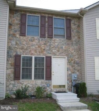 19 Colossians Ct, Inwood, WV 25428