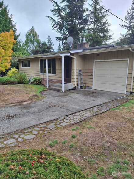 417 SW 207th Place, Normandy Park, WA 98166
