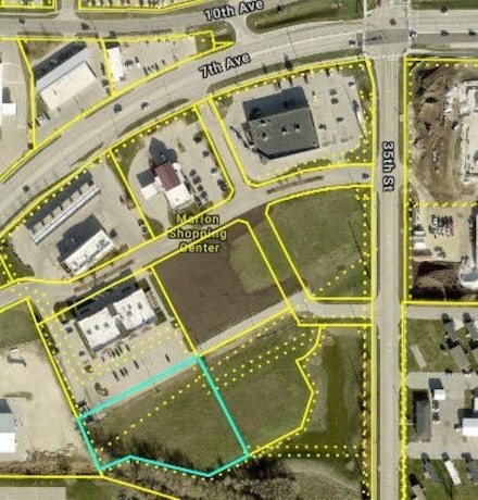 730 35th St, Marion, IA 52302