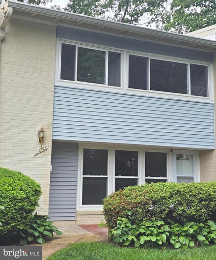 5033 Americana Dr, Annandale, VA 22003