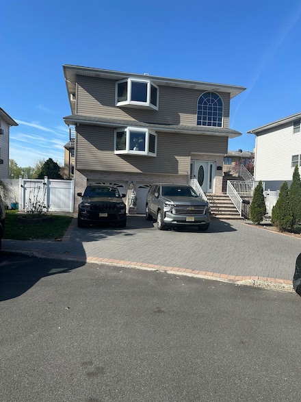 19 Acorn Rd Unit 2nd fl, Secaucus, NJ 07094