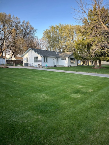 209 E 2nd St, Paxton, NE 69155