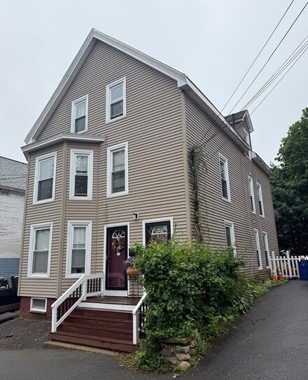 8 Blaisdell St Unit 2, Haverhill, MA 01832