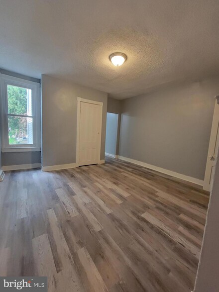 190 Locust St, Trenton, NJ 08609