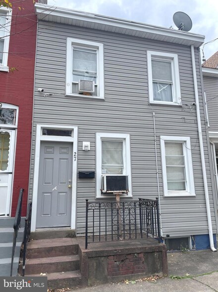 27 Emory Ave, Trenton, NJ 08611