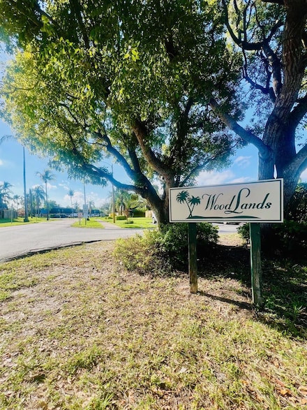 126 Woodland Rd, Palm Springs, FL 33461