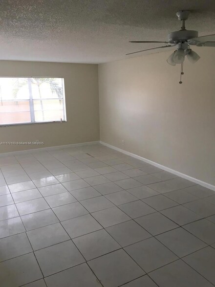 5962 NW 29th Place Unit 112, Sunrise, FL 33313
