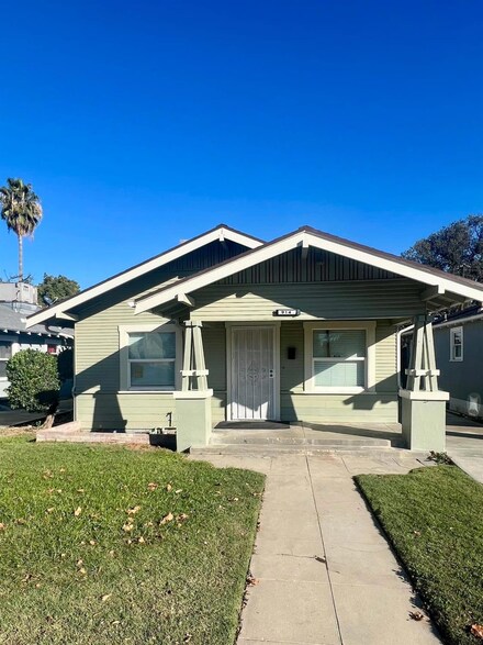 914 N Safford Ave, Fresno, CA 93728