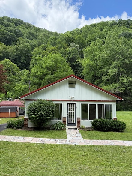 1261 Feds Creek Rd, Fedscreek, KY 41524