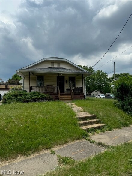 2304 Georgetown Rd NE, Canton, OH 44704
