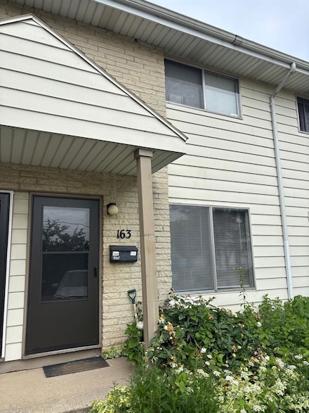 163 Lakewood Gardens Cir, Madison, WI 53704