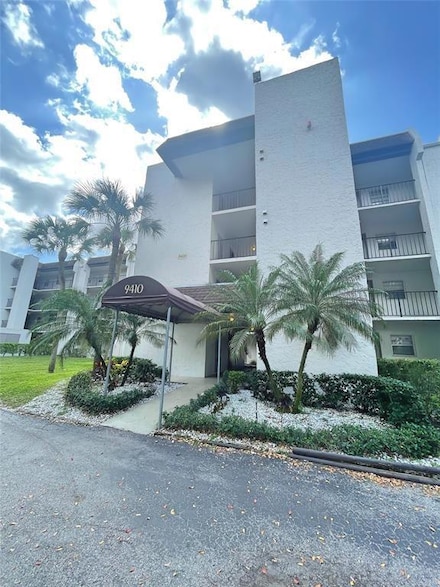9410 Poinciana Place Unit 303, Davie, FL 33324