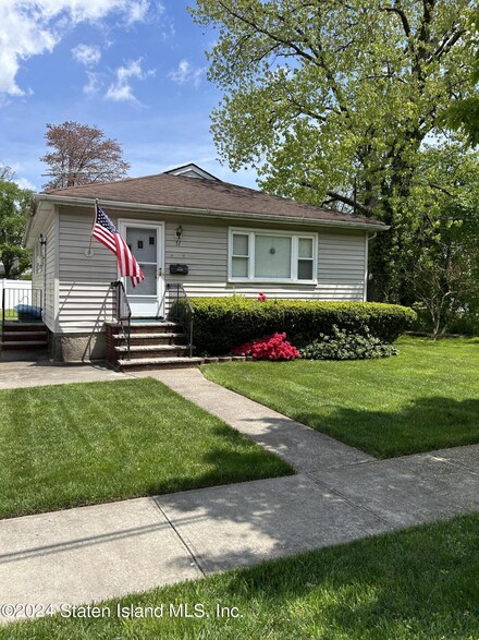 51 Shafter Ave, Staten Island, NY 10308