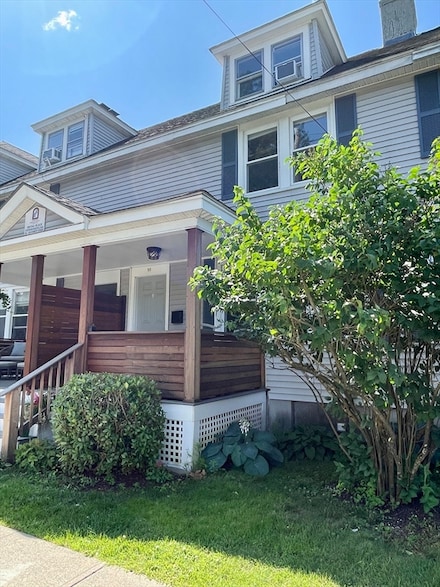 98 Everett St, Easthampton, MA 01027