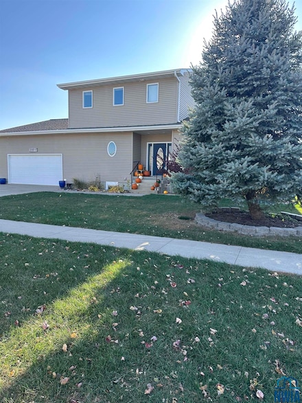 2025 Augusta Dr, Vermillion, SD 57069