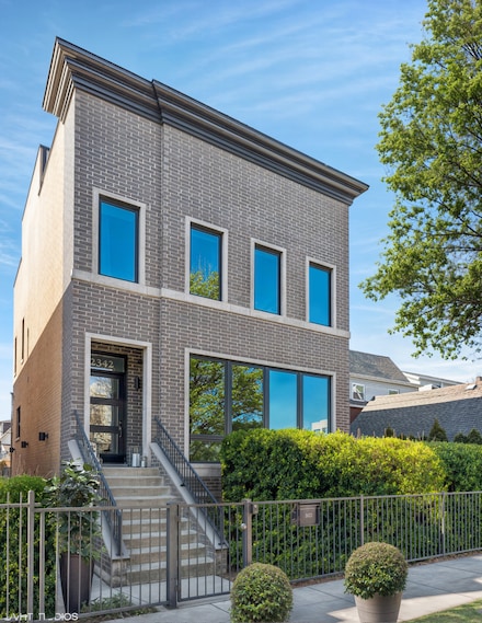 2342 N Rockwell St, Chicago, IL 60647