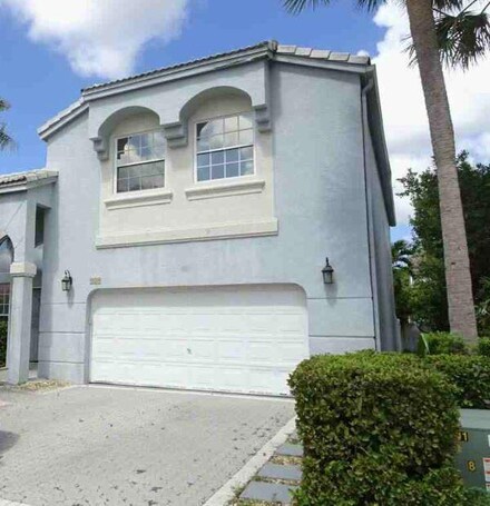 989 NW 156th Ave, Pembroke Pines, FL 33028