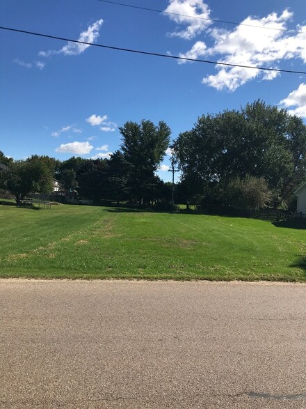 1926 Suzy St, Sandwich, IL 60548