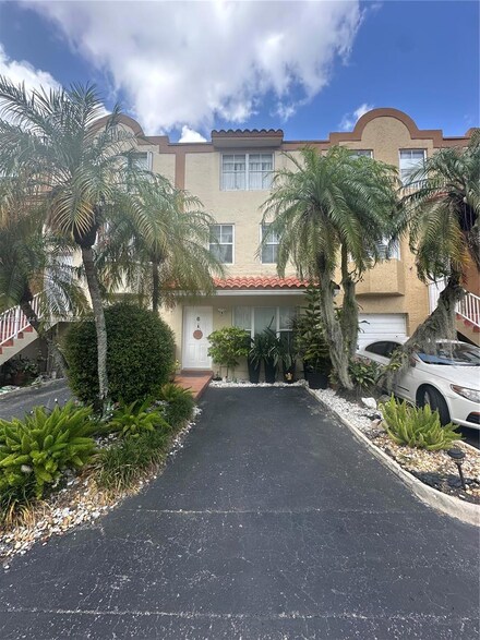 390 NW 86th Ct Unit 806, Miami, FL 33126