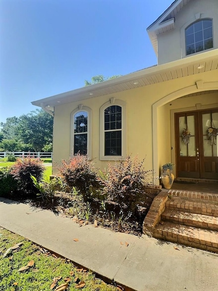 16 N Hill Dr W, Carriere, MS 39426