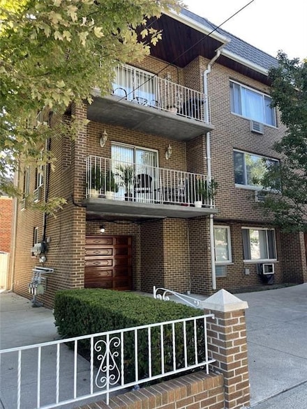 2007 49th St, Astoria, NY 11105