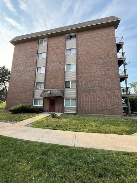 4508 Beau Monde Dr Unit 5, Lisle, IL 60532