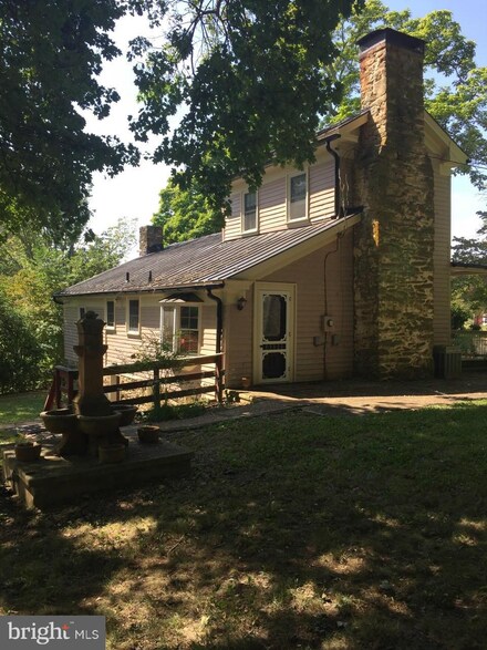 588 Zachary Taylor Hwy, Flint Hill, VA 22627