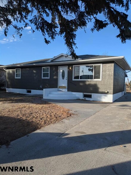 81 Michael St, Gering, NE 69341