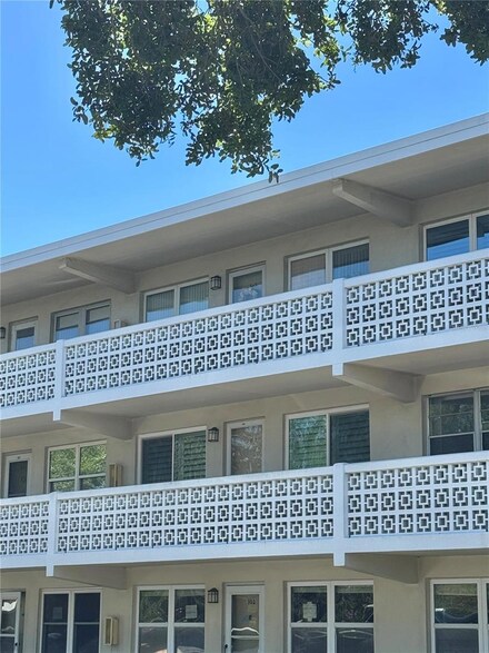 8100 Dr Martin Luther King jr St N Unit 302, Saint Petersburg, FL 33702