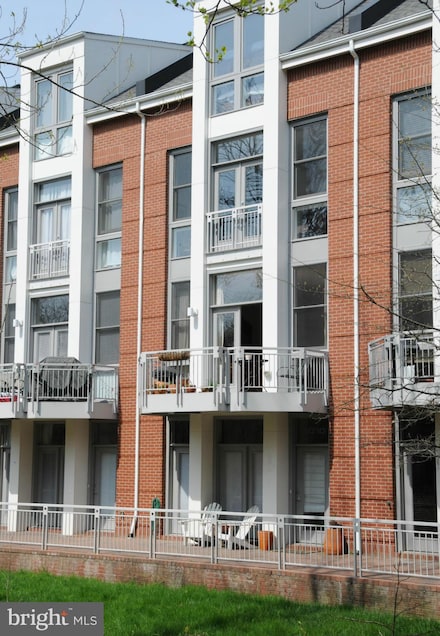 2010 N Westmoreland St, Arlington, VA 22213