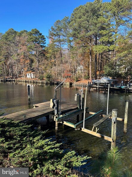 288 Elkins Ln, Lusby, MD 20657