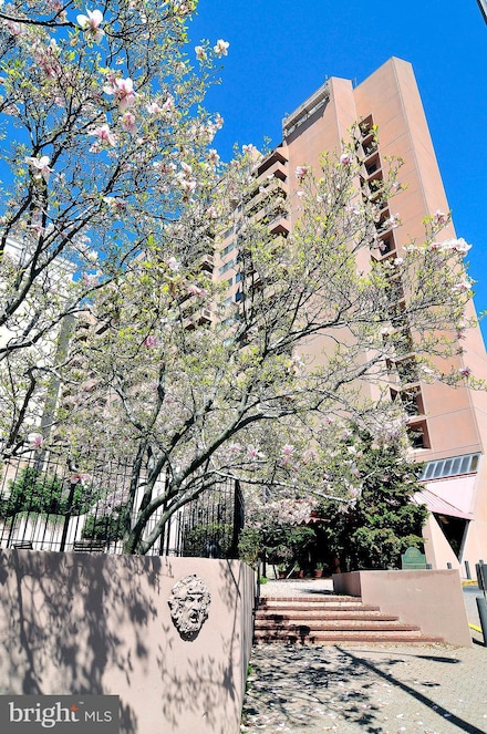 1301 N Courthouse Rd Unit 902, Arlington, VA 22201