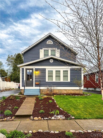 211 Cutler St, East Syracuse, NY 13057