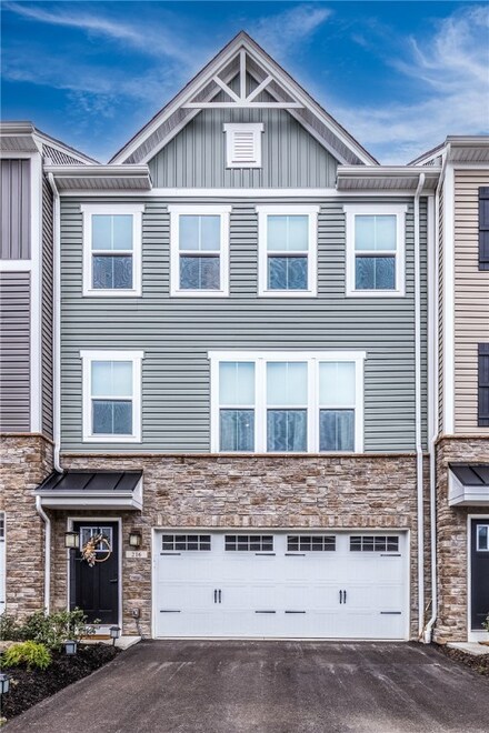 216 Crescent Place, South Park Township, PA 15129