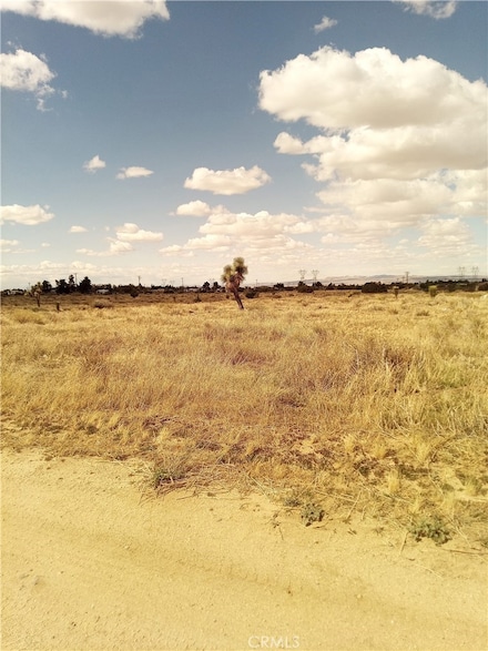 15 Paramount Rd, Phelan, CA 92371