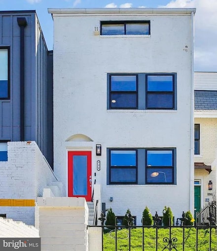 329 15th St NE, Washington, DC 20002