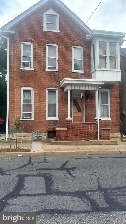345 E Queen St, Chambersburg, PA 17201