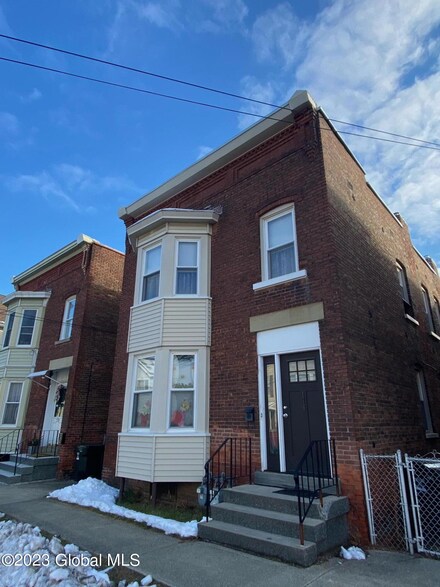 176 Paine St, Troy, NY 12183