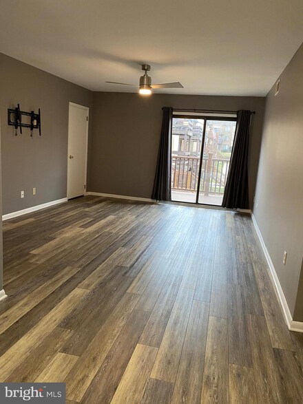 5200 Hilltop Dr Unit 437, Brookhaven, PA 19015