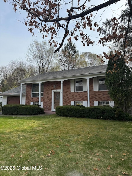4 W Circular Ct, Saratoga Springs, NY 12866