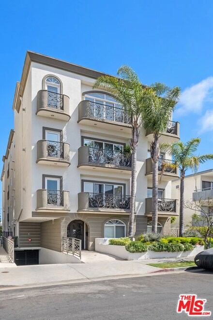 11840 Dorothy St Unit 202, Los Angeles, CA 90049