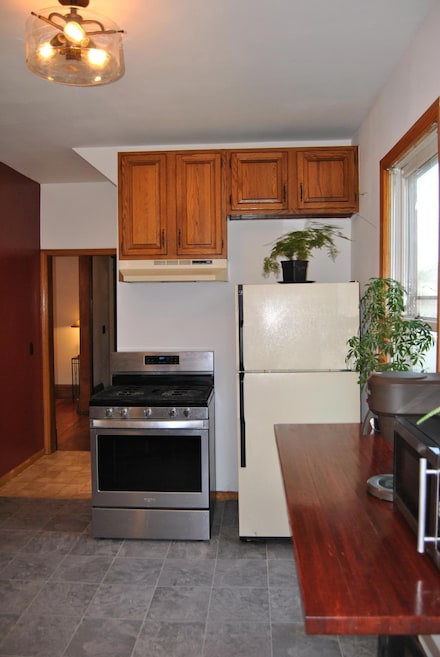 668 Asbury St, Saint Paul, MN 55104