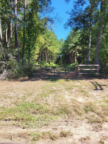 5685 Peavy Switch Rd, Lufkin, TX 75904
